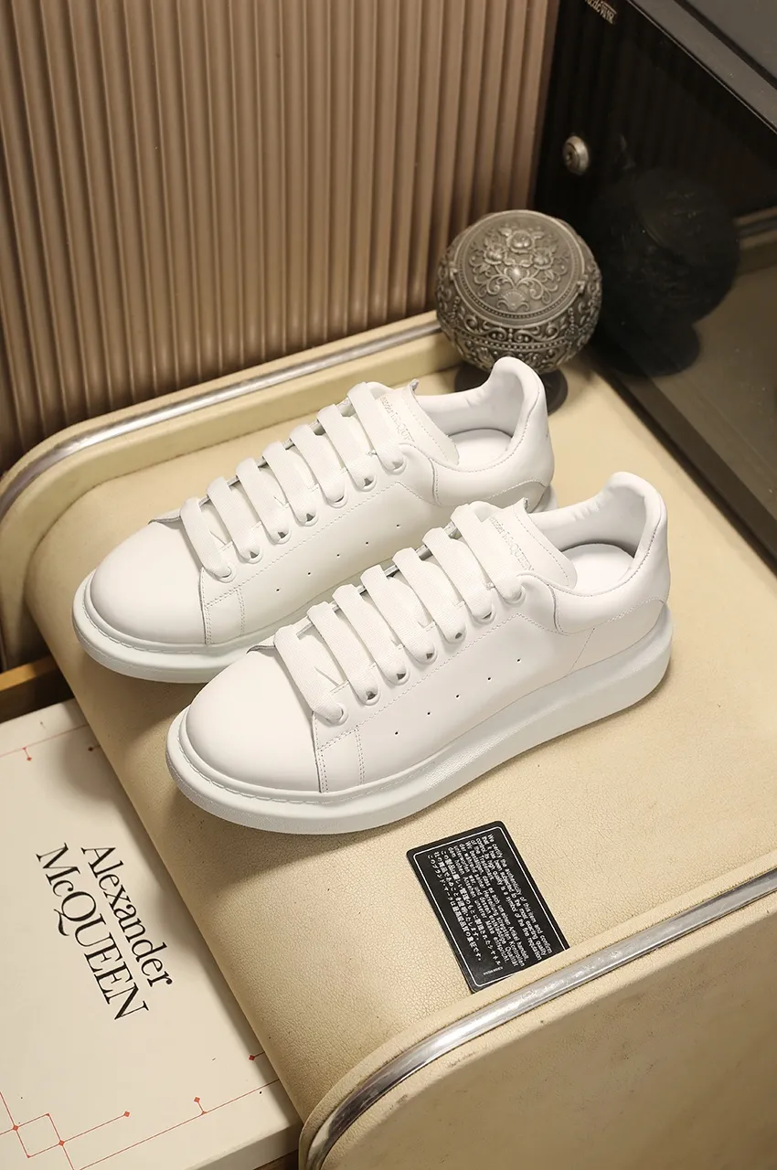 👟👟Ex-factory price 480👟👟 Men's size +10 High-quality upgraded version🔥Real shot of Alexander McQUEEN (McQueen)🎉The highest quality silk cowhide version on the market🎊, imported water-dyed sheepskin inside, counter 1:1 replica, star style T stage catwalk, a must-have for fashionistas , the original high-temperature and ultra-clear air compressor logo on the foot, absolutely counter-matched version, the arc of the back bag is truly genuine 0⃣️ difference, using an exclusive privately molded double-layer vacuum outsole, which is light on the foot and has excellent rebound! Running🏃✈️The first choice item for outdoor sports💅💅Trend and fashion coexist📣 Women’s style: 35-39, Men’s style: 39-44